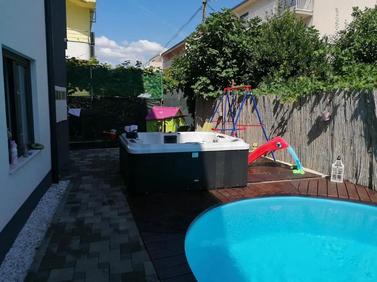 Apartment Apartmani U Kastelima Kastela