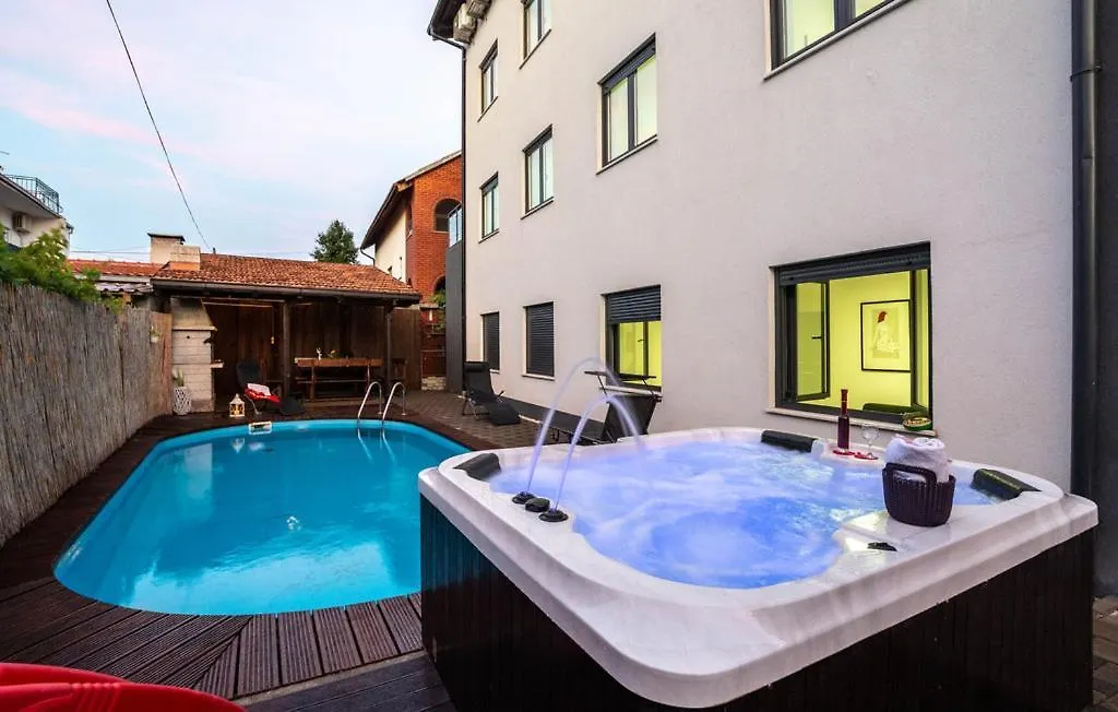 Apartmani U Kastelima Kastela