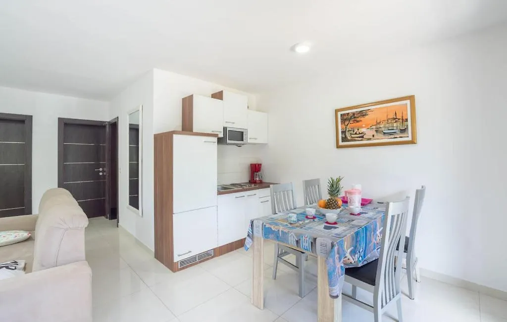 Apartment Apartmani U Kastelima Kastela