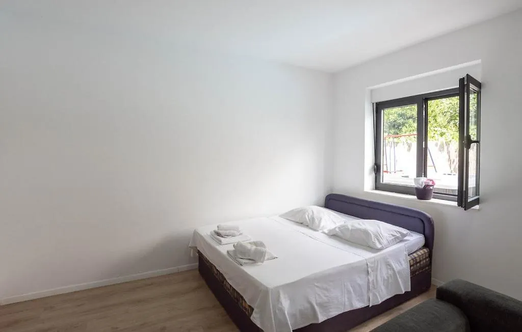 Apartmani U Kastelima Kastela 0*,