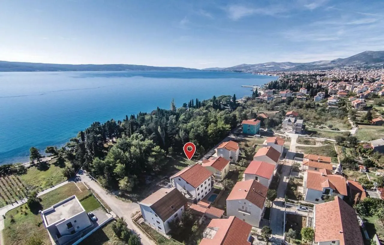 Apartmani U Kastelima Kastela 0*,